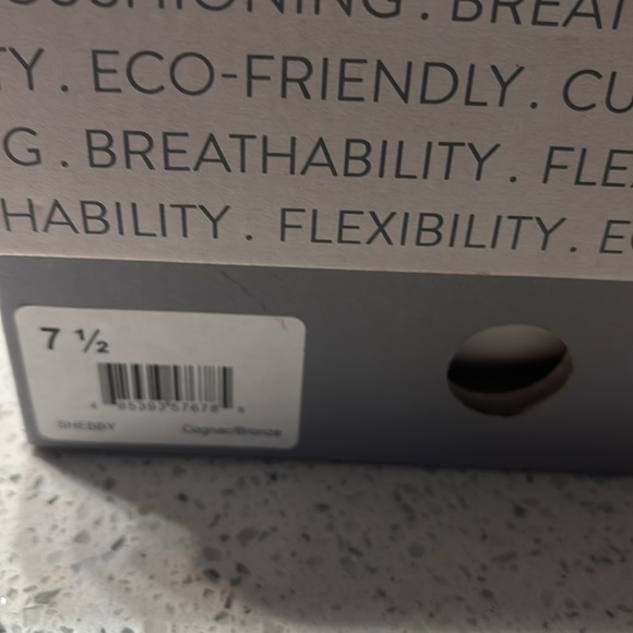 Comsens silver leather loafer shoe. Size 7 1/2.Flexibilty. Cushioned insoles. - Picture 6 of 6